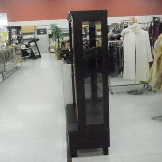 コレクションボード 背面ミラー付き 幅89×奥32×高151.5㎝ 棚５段 引き出し付き ライト付き 苫小牧西店