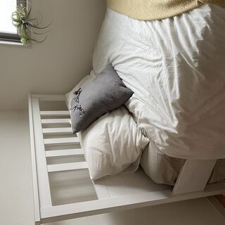 ベッドフレーム（白・ダブルサイズ・木製）／IKEA（イケア）