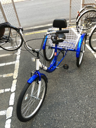 大人用の三輪自転車です。