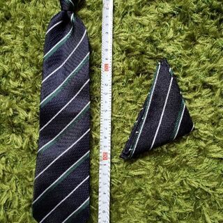 子供用ネクタイとポケットチーフ