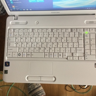 予約入りました。美品です、すぐに使えます。SSDで動作も早い