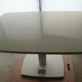 センター脚タイプのカフェテーブル・昇降テーブルです。