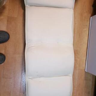 白い合成皮革の座椅子