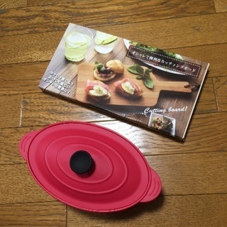 【新品】カッティングボード　と　シリコン製レンジで蒸し野菜(一回使用)