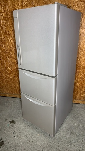 日立　３ドア冷蔵庫　２６５L   ２０１５年