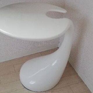 テーブル　ホワイト　デザイン