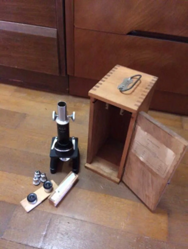 顕微鏡  MICROSCOPE  。 レトロ　レア物です。