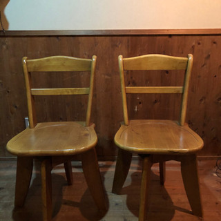 回転木製椅子