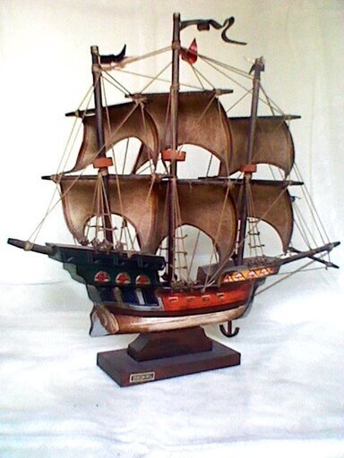 木製 船の置物　木製帆船模型　モデルシップ　海外土産　中世船　西洋船