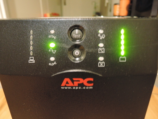 無停電電源 APC Smart-UPS 2200