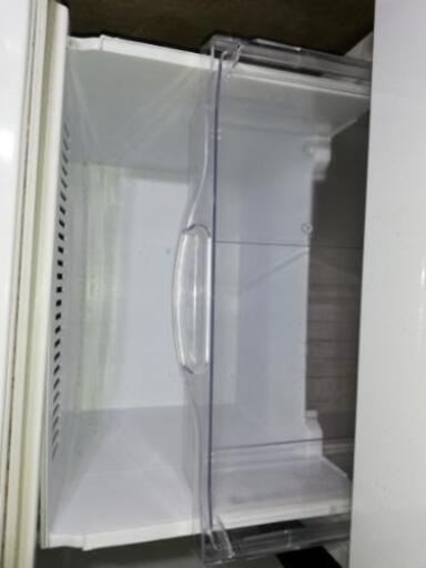 日立製の冷蔵庫です。