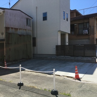 静岡市駿河区中田二丁目　月極駐車場　一括　普通車と軽とバイク２台程度　コンクリ舗装　金額相談可 - 不動産