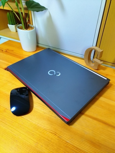 core5メモリ8Gで超高性能！　薄型軽量で持ち運びが便利☆　高級感のあるメタリックシルバー♪　最新Windows10　64Bit版！　14インチ液晶★　大容量500G！　　富士通　FUJITSU　LIFEBOOK　　マウス付き 　ノートパソコン　無線LAN　Wi-Fi対応