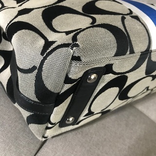 COACHコーチでかシグネチャー黒×青レザーバイカラー肩かけショルダートートバッグ