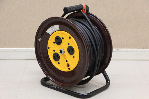 日動工業 電工ドラム 三相200V 逆転コンセント付動力用電工ドラム ND-230F-30A-2P 30m (D3504wYGG)