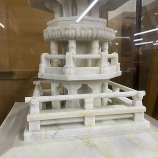 大理石？　石造　宗教　五重塔　オブジェ　置物　ガラスケース付き