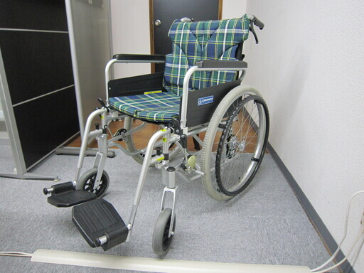 【中古】　車椅子 (カワムラ製）自走式