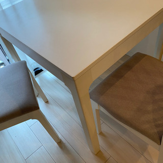 テーブル&椅子2つセット