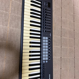 キーボード　novation launchkey 49 