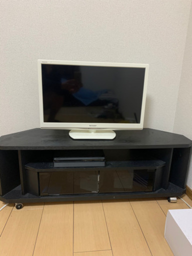 テレビ(録画付き)とテレビ台