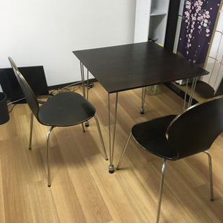 テーブル　と　椅子2脚