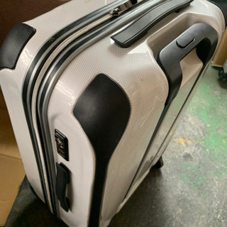 スーツケース白