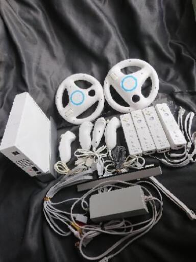 Wii 本体一式\u0026ハンドル、ヌンチャク、リモコンまとめセット
