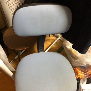 ライティングデスクと椅子〜無料