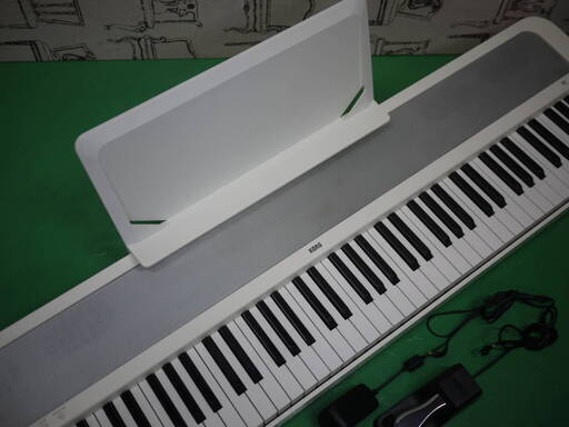 KORG コルグ B2   2020年製　88鍵盤  譜面立て　フットペダル付属