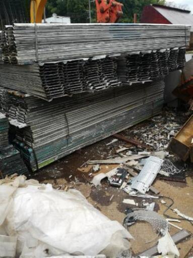 仮設足場資材 　安全鋼板（万能板）3.0Ｍ　中古　厚み１．２ｍｍ　幅５1０ｍｍ　１枚単価800円    在庫800枚有り