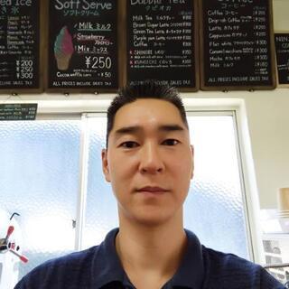 韓国語と英語を教えるソフトクリームのお店です。
