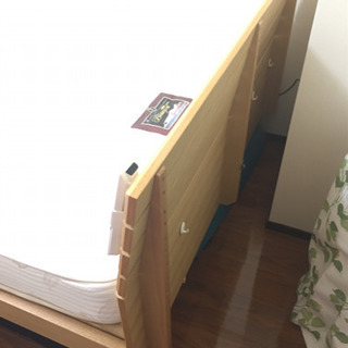 ベットフレームと シモンズ ダブルベッドマットレス おまけ付き お取引中です。