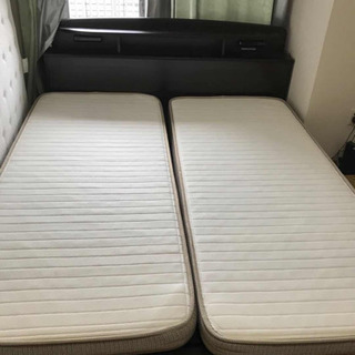 クイーンザイズベッドフレームとマットレス