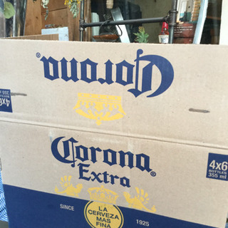 コロナビールの　空箱　