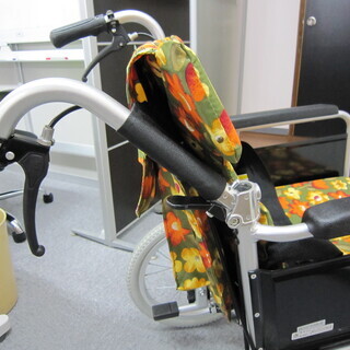【中古】　車椅子 (カワムラ製）介助式