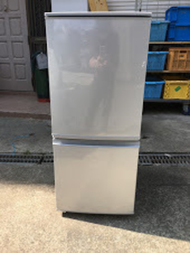 冷蔵庫 2ドア シャープ SJ-D14B-S 2016年