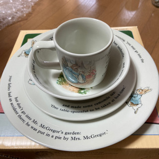 新品ピーターラビットの4点食器セット