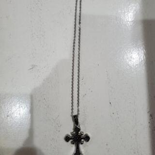 シルバー　十字架ネックレス