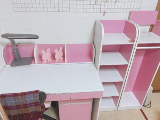 女の子 白地にピンク 勉強机５点セット カプリ子 岩原のテーブル 学習机 の中古あげます 譲ります ジモティーで不用品の処分