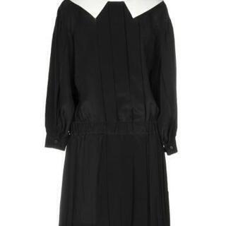 定価30万弱 MIUMIU 黒 襟付き 上品 パール ワンピース ドレス