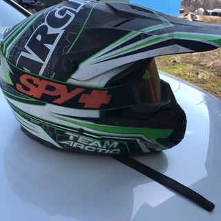 ARCTICCATのヘルメットとゴーグル