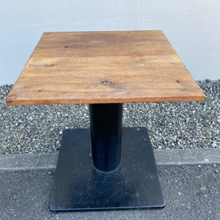 木製重厚な造りのテーブル、取りに来られる方限定