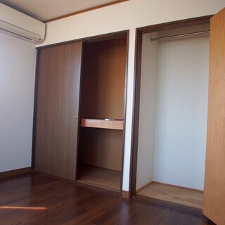 ３階角部屋インターネット無料、屋根付き駐車場有アパート − 新潟県