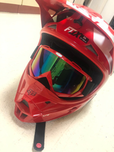 バイクヘルメット　FOX赤色V1 モタード、モトクロス