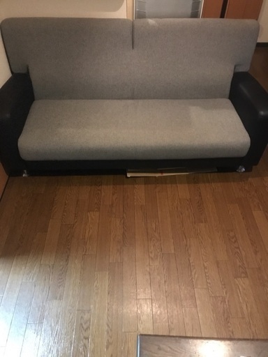 見た目綺麗。3人掛けソファー売ります。