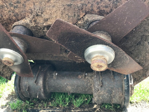 難あり 草刈機 斜面刈り 自走式 イセキ「たすかる」 難あり 草刈機 斜面刈り 自走式 イセキ「たすかる」