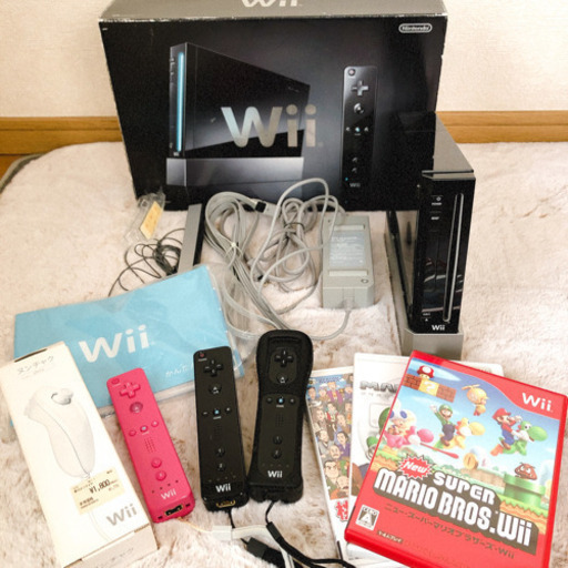 ★お受け渡し決まりました★【Nintendo】Wii(ブラック) 専用ソフト・コントローラー3つ付き