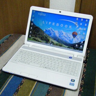 ?15.6型光沢液晶パネル✨/動作良♪/アーバンホワイト✨/10キー付きKB 