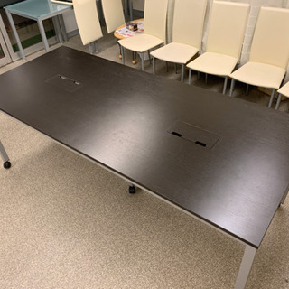 大きめ　ミーティングで使えるテーブル　会議　机