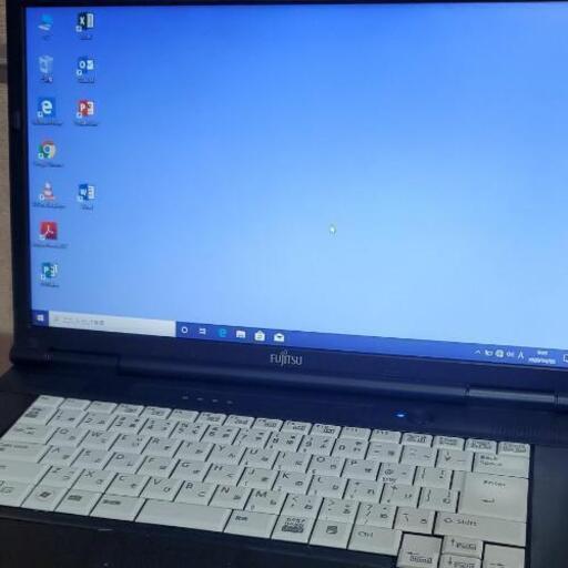 富士通ノートパソコン　LIFEBOOK A572/W